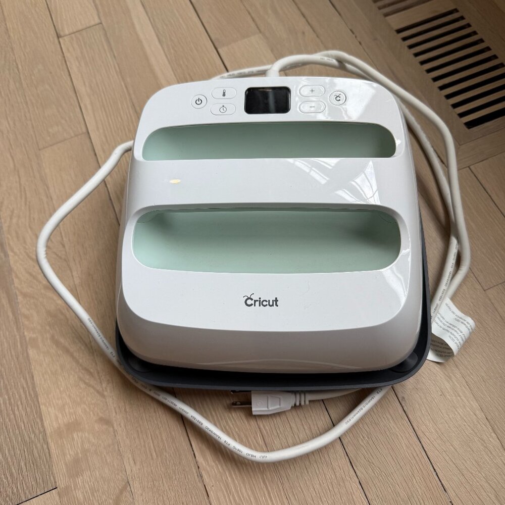 Cricut EasyPress 2 Heat Press Machine (9 in x 9 in)